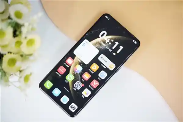 华为Mate 70新机将至：3000元起搭载降频麒麟芯，苹果对决来袭