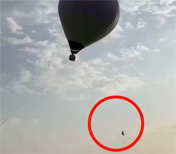 热气球绑架印度男子：缠绕升空终坠亡