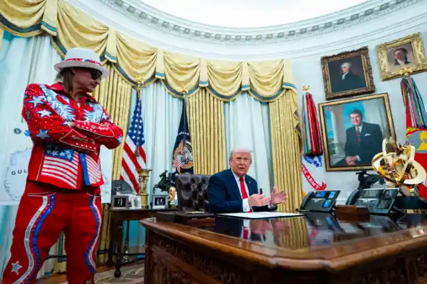 《特朗普重塑白宫：打造属于他的金色帝国》