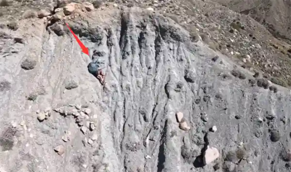 命悬一线！美国女徒步者被困近乎垂直悬崖六十一分钟生死大营救