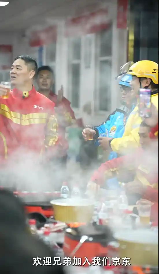 《刘强东设宴邀外卖小哥共话未来：全职骑手突破百万不是梦》