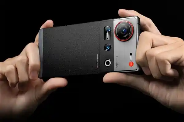 努比亚Z70S Ultra摄影师版首发：无网实时通话，重新定义拍摄体验