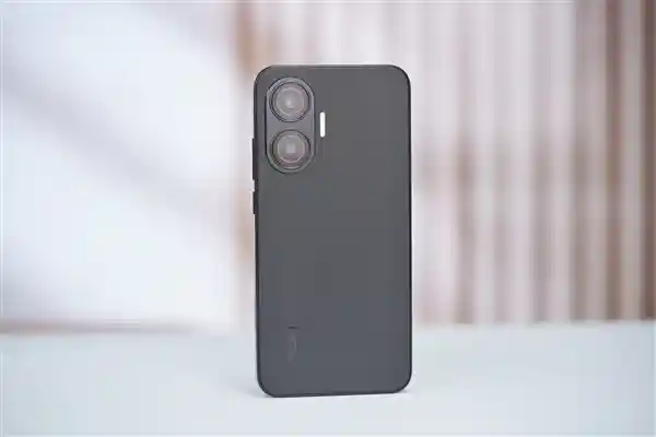 新标题建议：  
**Turbo 4 Pro中框硬核揭秘：REDMI三大黑科技打造强度巅峰**  

这个标题更具冲击力和新闻感，同时突出了技术亮点与产品优势。