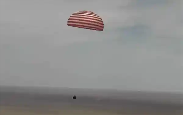 揭秘神舟十九归航背后的神秘巨伞：1200平米高空绽放的科技奇迹