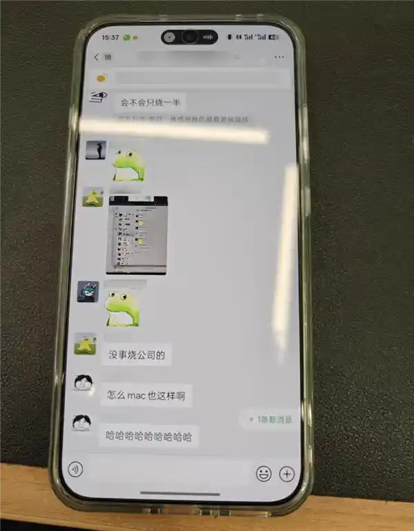 《 emoji风暴来袭：iPhone用户被微信表情包闪爆眼球 》