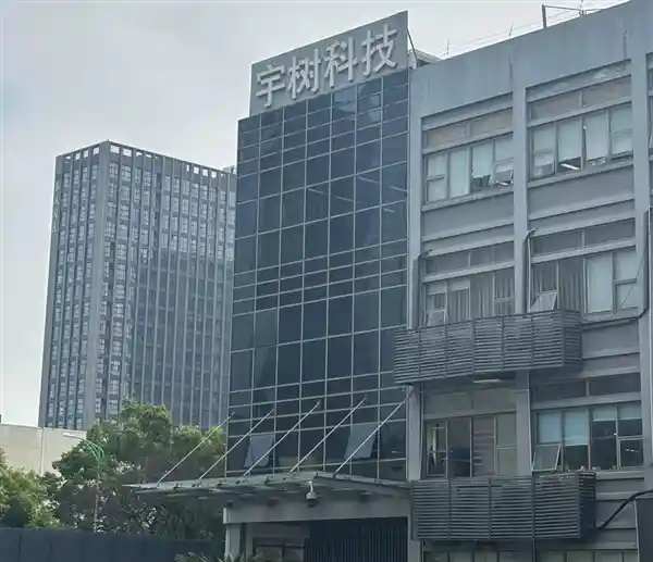 狗啃楼梯爆红网络，现实中的宇树竟成网红打卡点