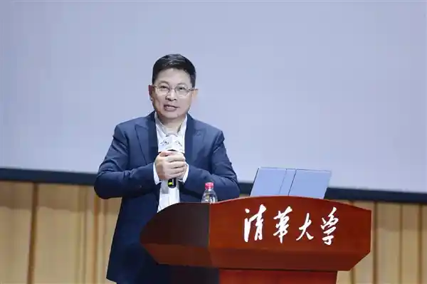 《余承东重返清华演讲：理工科思维的我，做文科可是场灾难》