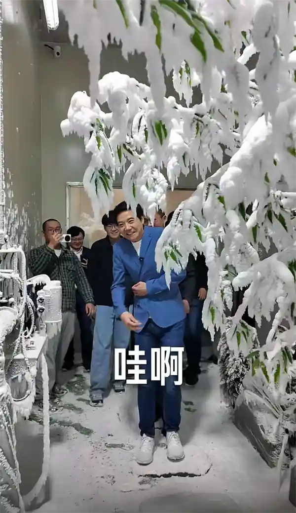雷军冰封体验！小米空调实验室零下20℃极限测试，直呼冻到灵魂出窍