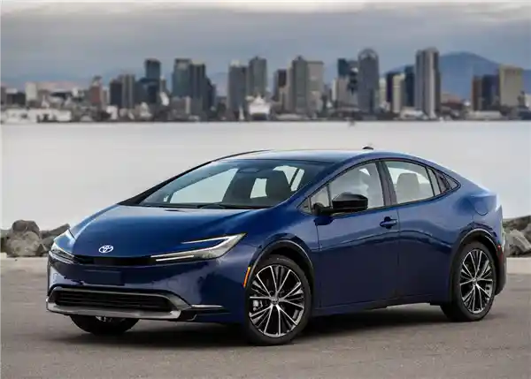 《丰田章男：过度追求电动车或致碳排放反弹》