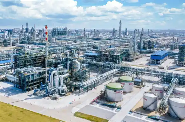 [突破26万吨！中化泉州丙烯腈项目一次性开车成功点燃行业新引擎]