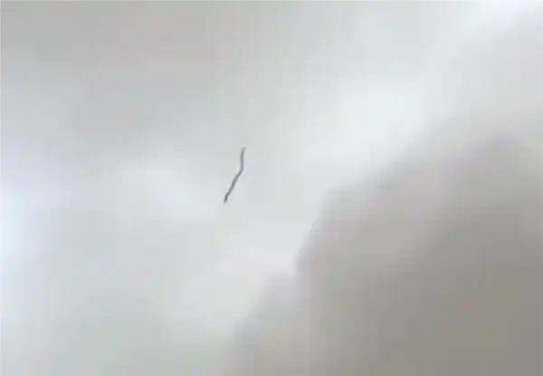 西安夜空惊现龙影！专家揭秘强对流天气下的奇幻天象