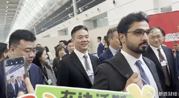 刘强东现身宿迁赛场？本人回应：苏超必须看！