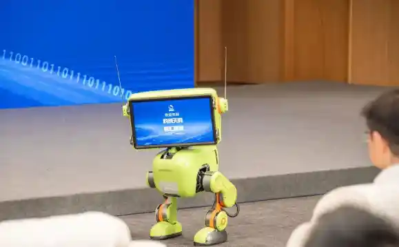 成都智造萌翻全场！机器人镋钯将亮相世运赛场