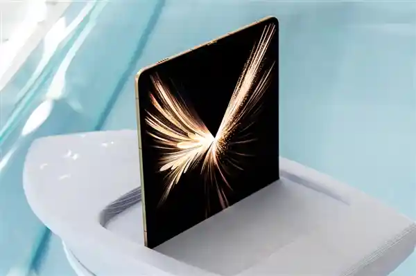 荣耀Magic V5震撼发布：业界首创内屏宝免费送，颠覆体验引爆科技圈！