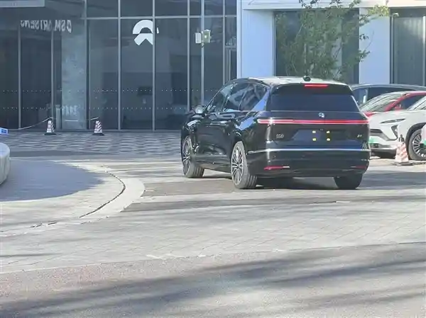 蔚来ES8震撼发布：全球首搭900V超充平台+三激光雷达，定义智能电动新标杆