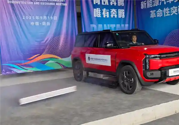 新能源车电池爆射危机引热议，安全技术遭拷问