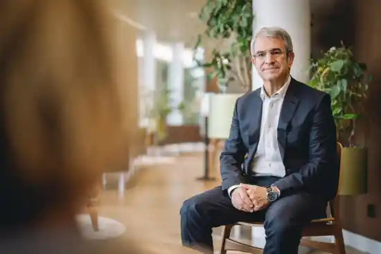 62岁雀巢CEO上任一年突遭罢免！婚外情丑闻引爆职场伦理风暴