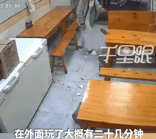 蹭网遭拒竟掀桌！女子因Wi-Fi纠纷闹翻店铺
