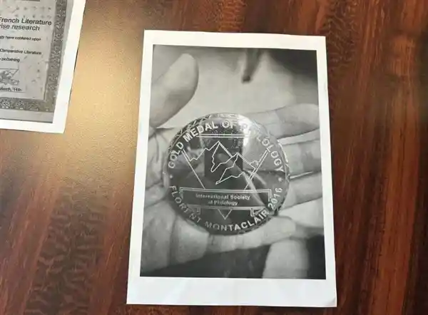 十年骗局：法国男子伪造诺奖级奖项骗过学界