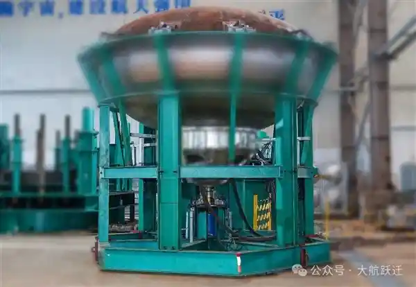 中国首枚可回收塔架火箭跃迁一号静力试验圆满成功！
